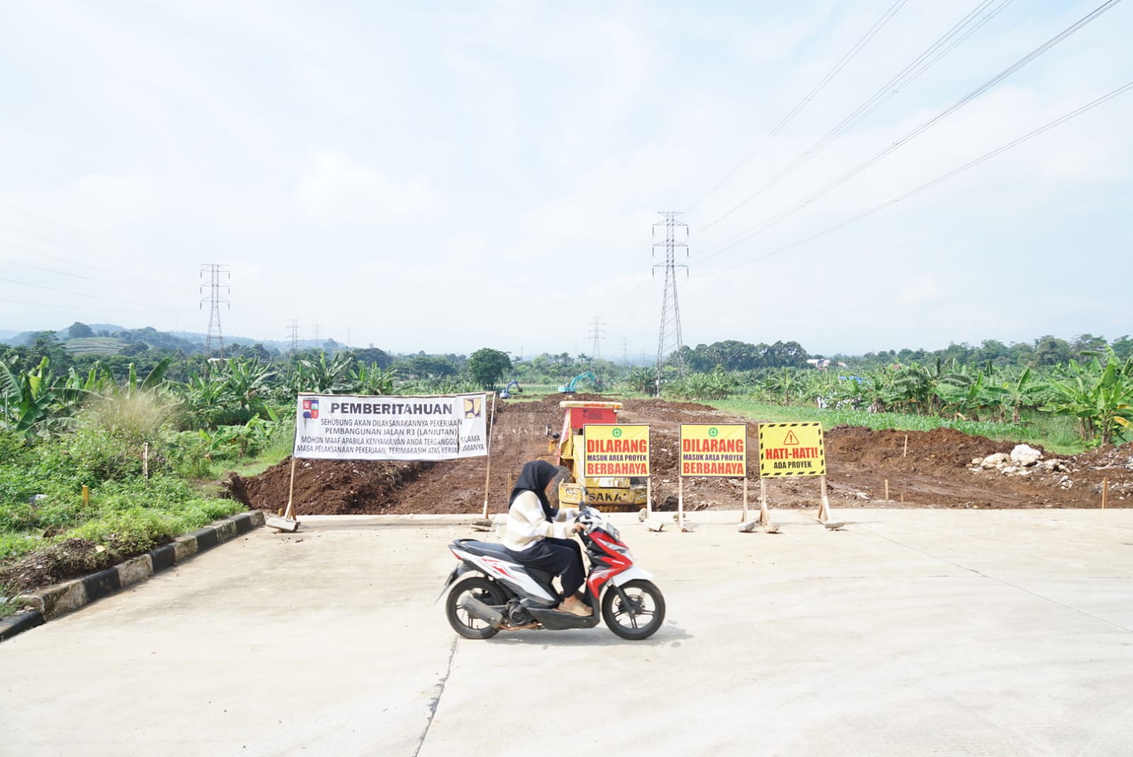 Lokasi proyek lanjutan pembangunan Jalan R3 di Kelurahan Katulampa , Kota Bogor.