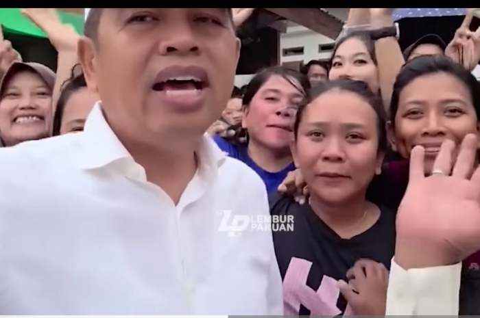 Gubernur Jawa Barat Dedi Mulyadi menanggapi keluhan warga Karawang yang terkendala untuk mendapatkan air bersih.