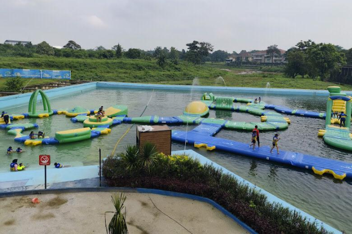 Suasana wahana di dalam kawasan Bogor Aquagame.