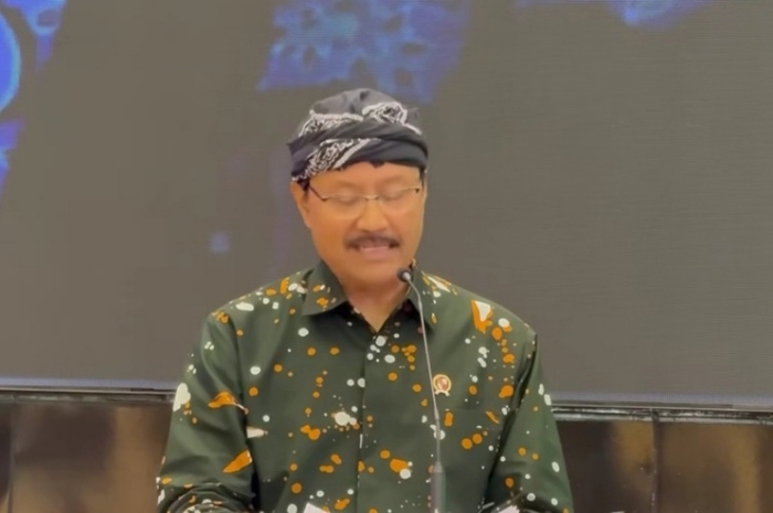 Menteri Sosial&nbsp;Saifullah Yusuf saat membahas tentang DTSN agar penyaluran bansos bisa tepat sasaran.
