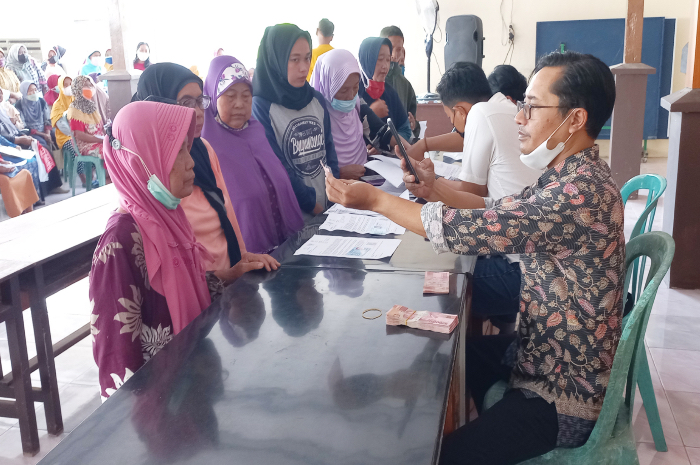 Penyaluran bansos di Desa Tapanrejo