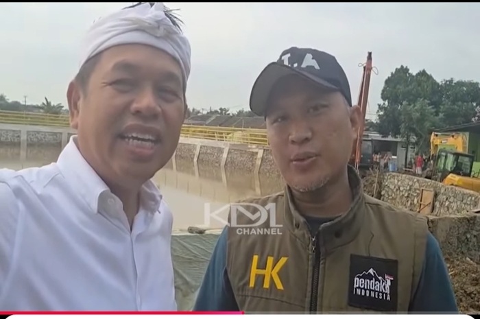 Gubernur Jawa Barat Dedi Mulyadi tinjau pembangunan polder di Bekasi