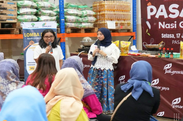 Proses pengambilan bahan pangan subsidi dilakukan di toko yang telah bekerja sama dengan Perumda Pasar Jaya.