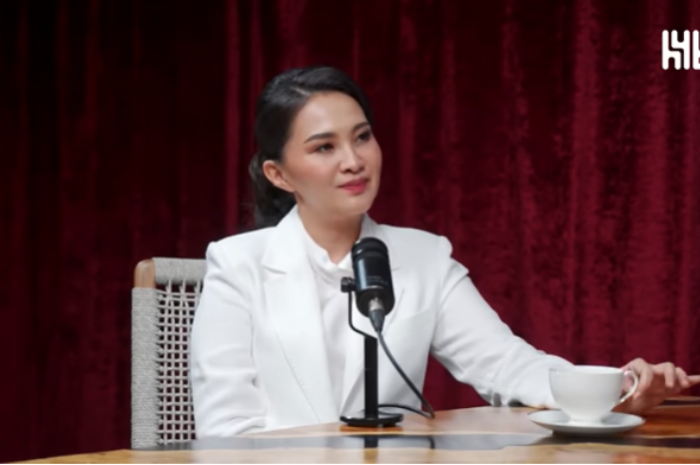 Gubernur Maluku Utara Sherly Tjoanda saat hadir di podcast Helmy Yahya.