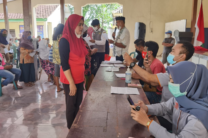 Penyaluran bansos di Desa Tapanrejo