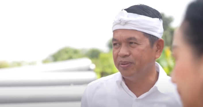 Gubernur Jawa Barat Dedi Mulyadi menanyakan soal rekomendasi kepada Camat Tamansari Bogor