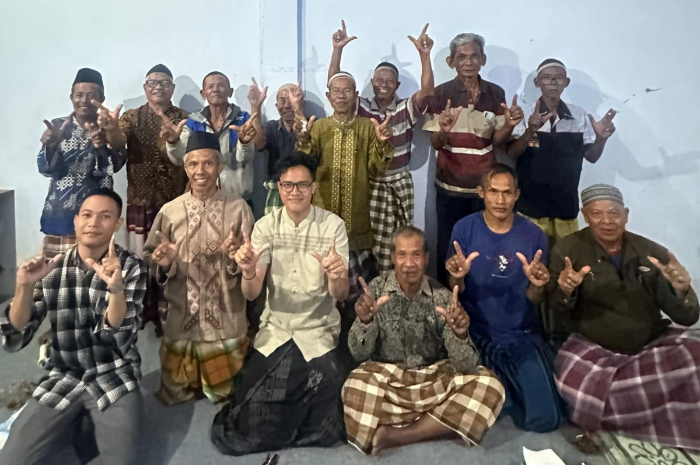 Berfoto bersama di&nbsp;Desa Jono, Kabupaten Grobogan