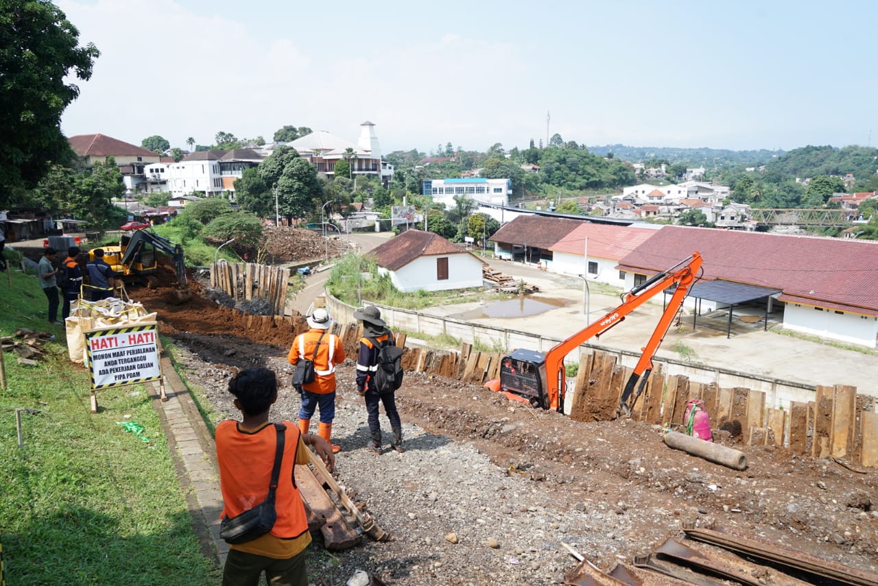 Kondisi terkini pembangunan Jalan Saleh Danasasmita di Kelurahan Batutulis, Kecamatan Bogor Selatan, Kota Bogor.