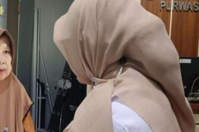 Salah satu pegawai Puskesmas Purwasari