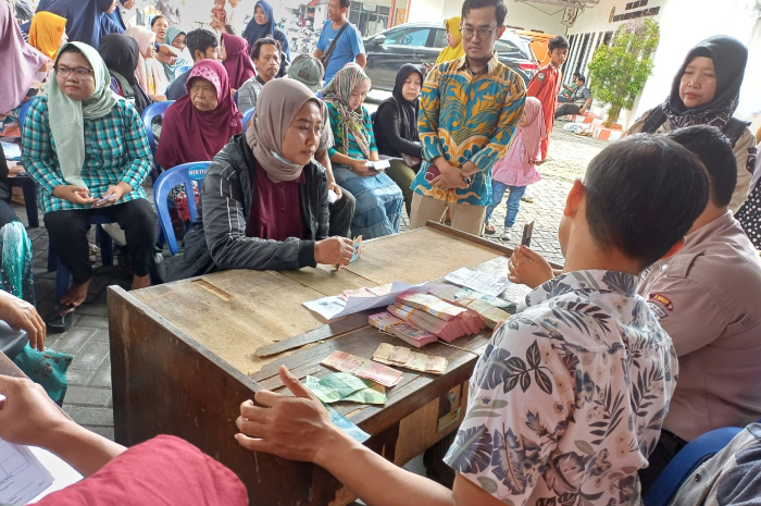 Penyaluran bansos di Kecamatan Kaliwates