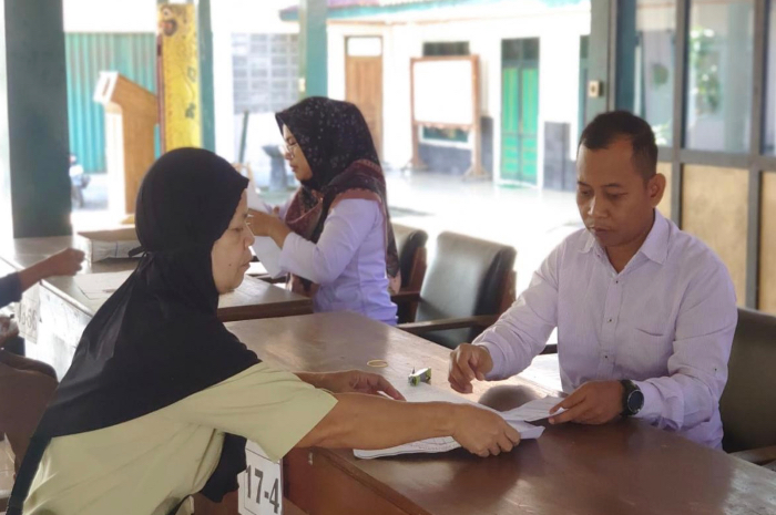 Penyaluran Bansos di Desa Poncosari