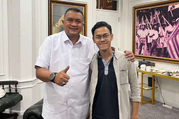 Muhammad Azrin Nahusy bersama Bupati Bogor Rudy Susmanto. Ia meminta Pemkab Bogor membangun fasilitas olahraga di Cigombong.