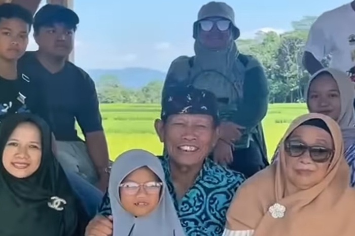Komedian Tarzan kunjungi Gubernur Jawa Barat Dedi Mulyadi