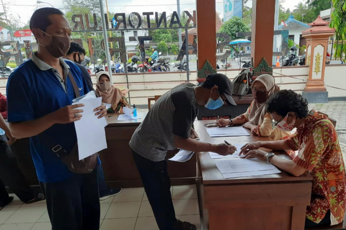 Penyaluran Bansos di Desa Trimurti