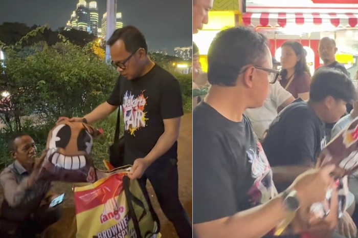 Wamendagri Bima Arya Sugiarto saat berkunjung ke PRJ dan mencoba kaos pengusaha kreatif.