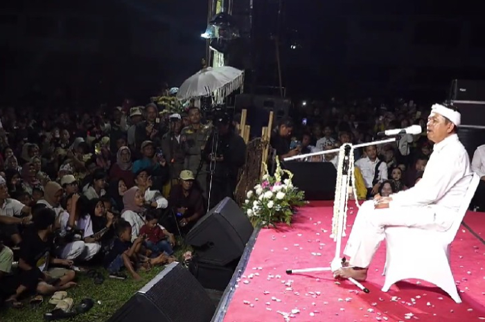 Gubernur Jawa Barat, Dedi Mulyadi membahas kerugian warga karena tambang di Parungpanjang, Kabupaten Bogor.