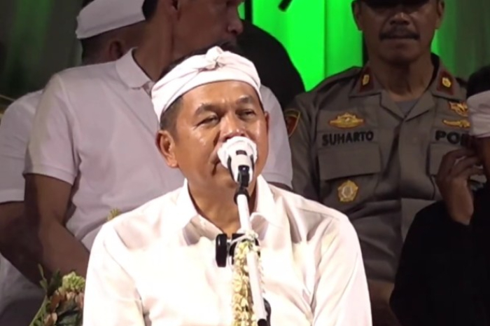 Gubernur Jawa Barat, Dedi Mulyadi sedih melihat kondisi Parungpanjang, Kabupaten Bogor.