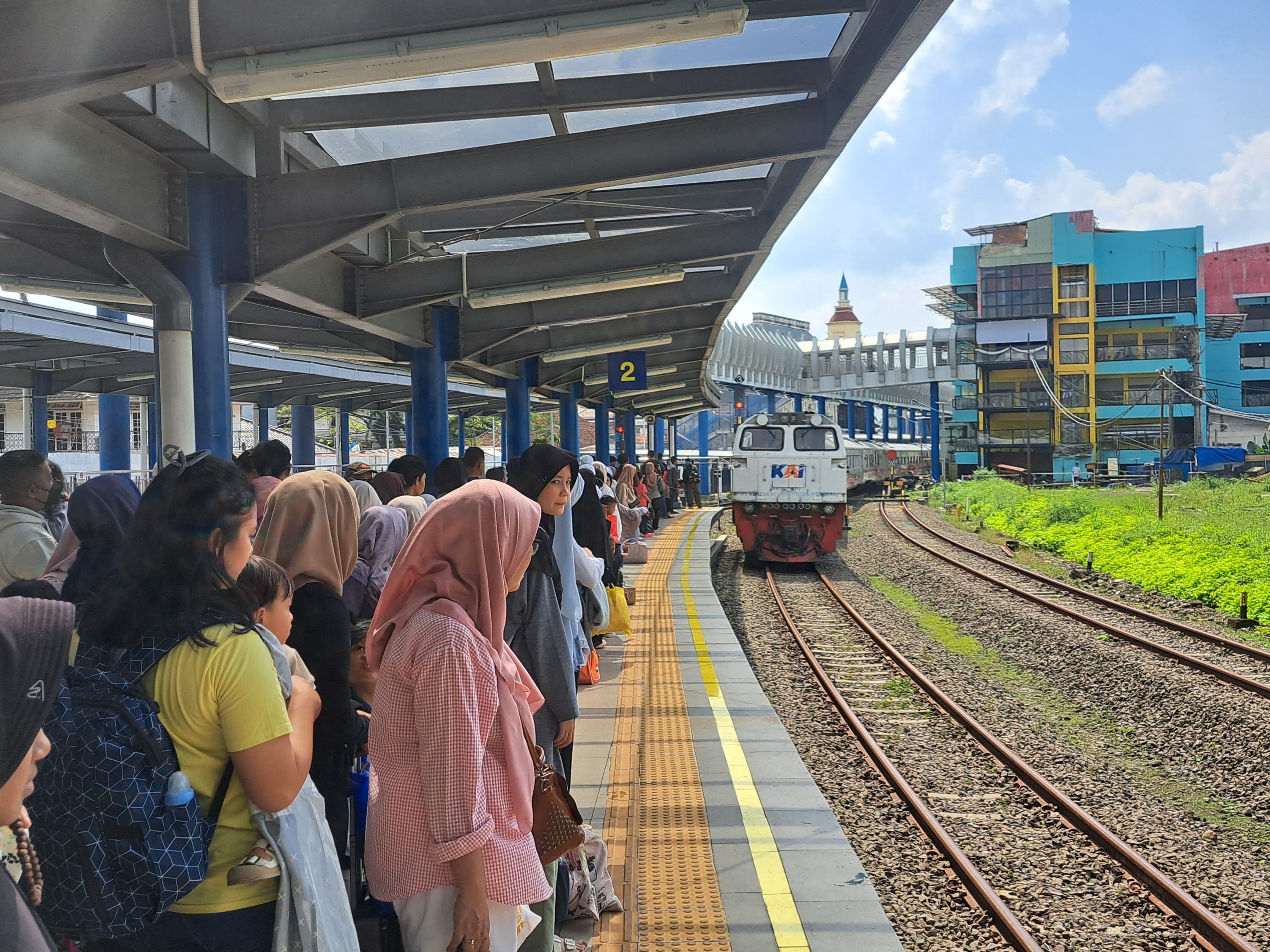 Kondisi Stasiun Paledang Bogor, yang dipadati calon penumpang KA Pangrango.