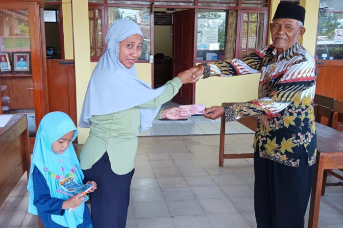 Penyaluran Bansos di Kalurahan Parangtritis