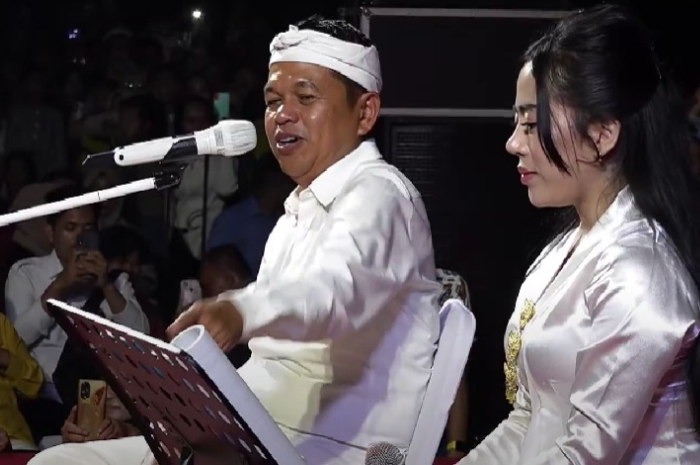 Gubernur Jawa Barat, Dedi Mulyadi bersama Kanaya saat di Parungpanjang, Kabupaten Bogor.