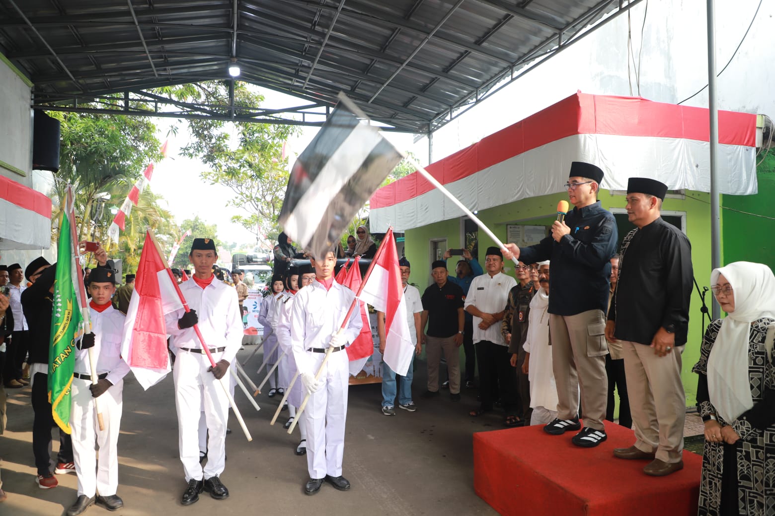 Sekretaris Daerah, Ajat Rochmat Jatnika saat membuka MTQ tingkat Kecamatan Cibinong.
