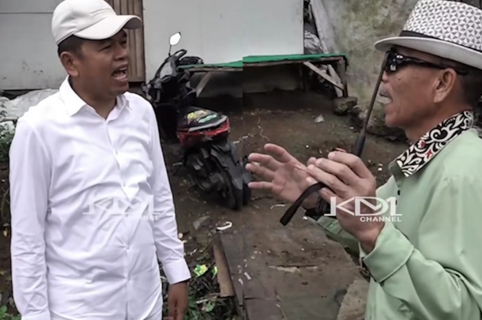Gubernur Jawa Barat Dedi Mulyadi saat berbincang dengan Koordinator TPA Sarimukti.