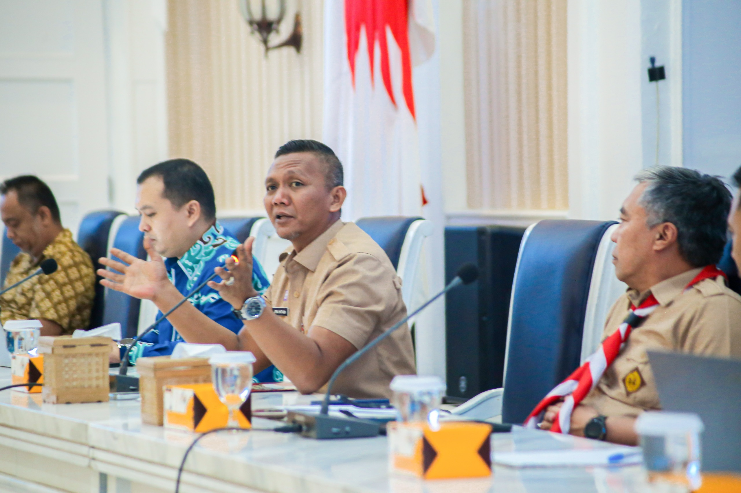 Wakil Wali Kota Bogor, Jenal Mutaqin saat memimpin rapar koordinasi SPM Kota Bogor.