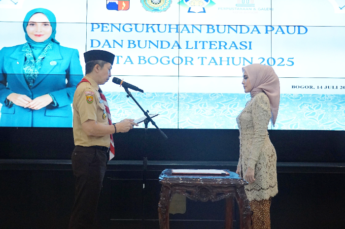 Yantie Rachim saat dikukuhkan sebagai Bunda PAUD dan Bunda Literasi Kota Bogor.