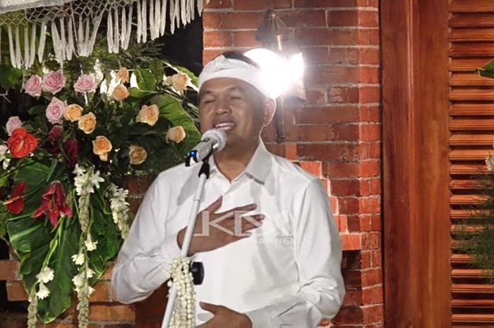 Gubernur Jawa Barat Dedi Mulyadi menyampaikan kekagumannya terhadap cinta Maula Akbar terhadap Putri Karlina.&nbsp;