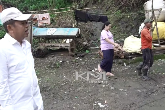 Gubernur Jawa Barat, Dedi Mulyadi memberikan arahan kepada Apudin dan istrinya.