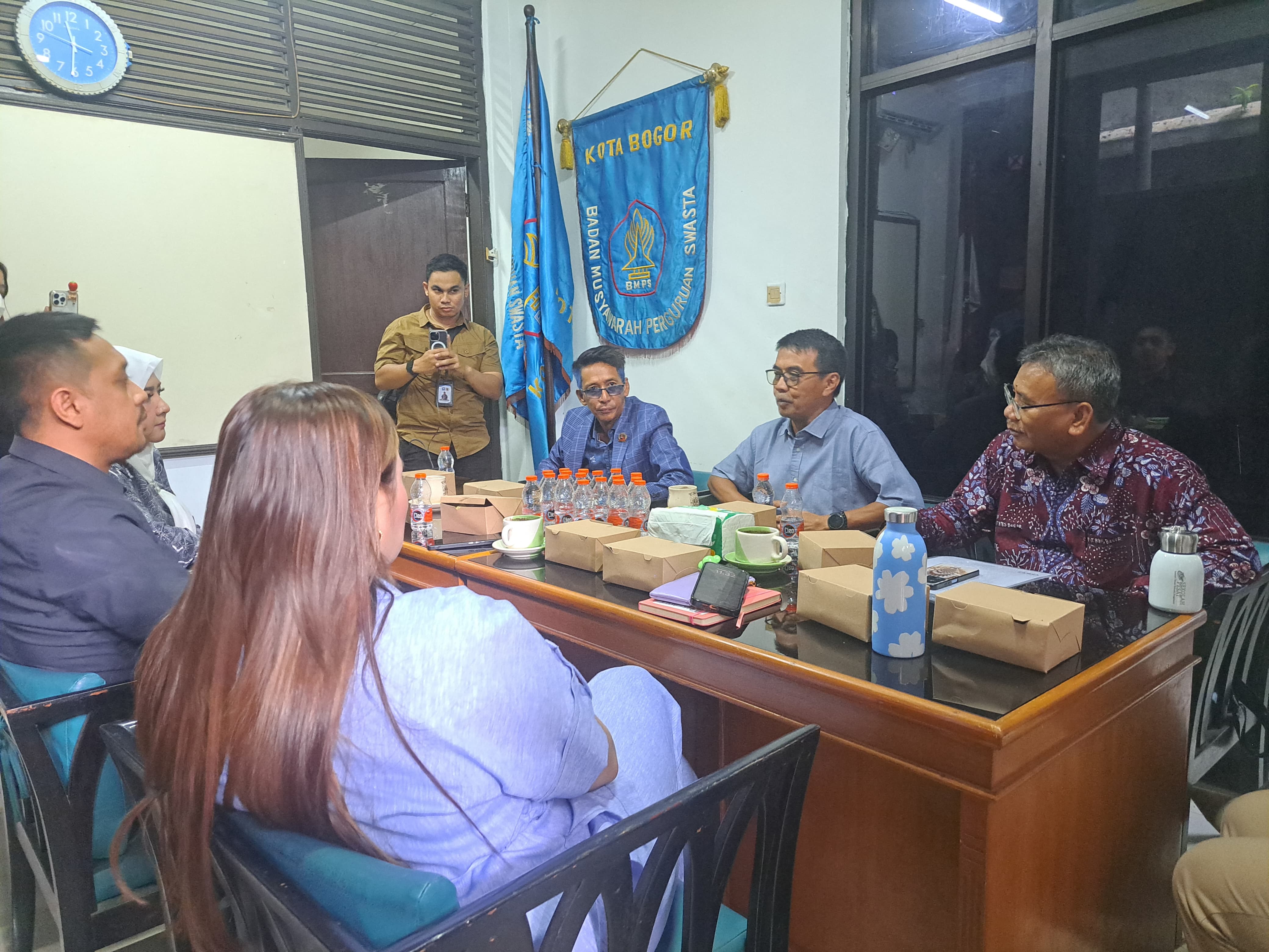 Ketua Fraksi PAN DPRD Kota Bogor, Safrudin Bima menggelar pertemuan dengan Badan Musyawarah Perguruan Swasta (BMPS) pada Rabu, 16 Juli 2025.