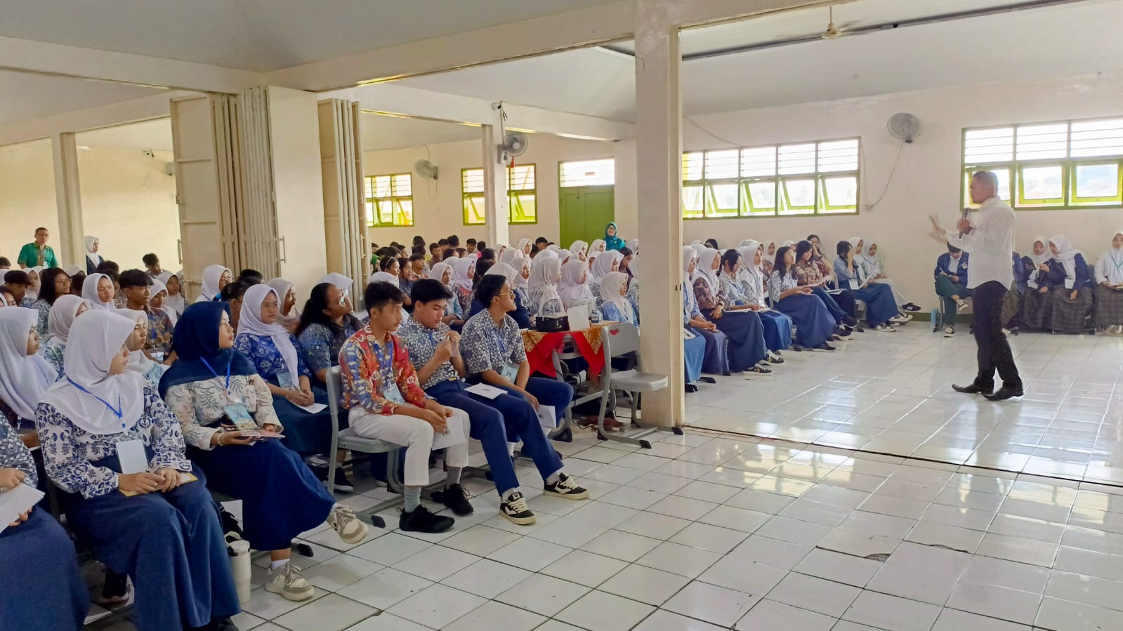 SMA Rimba Madya Kota Bogor mengisi MPLS tahun ini dengan kegiatan edukatif bertema kebangsaan.
