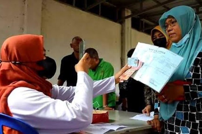 Ilustrasi pencairan modal usaha sebagai pengganti PKH