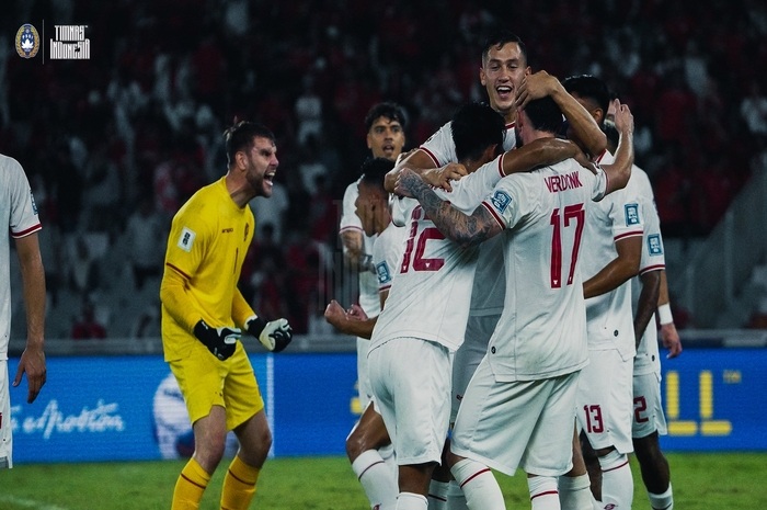 Timnas Indonesia berselebrasi pasca menaklukkan Arab Saudi.