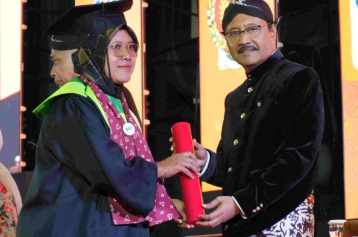 Acara Wisuda Kemensos Penerima Bansos di UGM