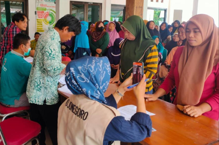 Penyaluran bansos di Desa Kuniran