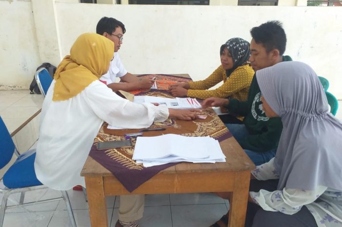 Penyaluran bansos di Desa Prambon