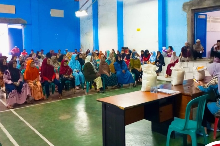 Penyaluran bansos beras 20 kg kepada KPM