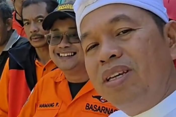 Gubernur Jawa Barat Dedi Mulyadi kunjungi kawasan yang terkena longsor Cimahi.
