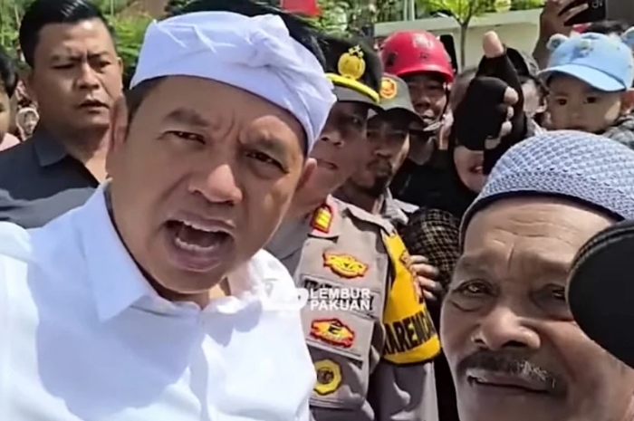 Gubernur Jawa Barat Dedi Mulyadi saat berada di Situ Bagendit, Garut.