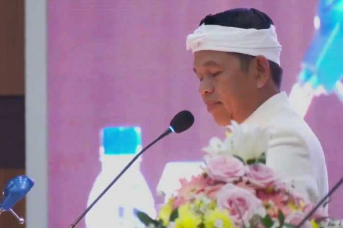 Gubernur Jawa Barat, Dedi Mulyadi menghadiri rapat paripurna DPRD Jabar tentang persetujuan Ranperda RPJMD Provinsi Jawa Barat 2025-2029.