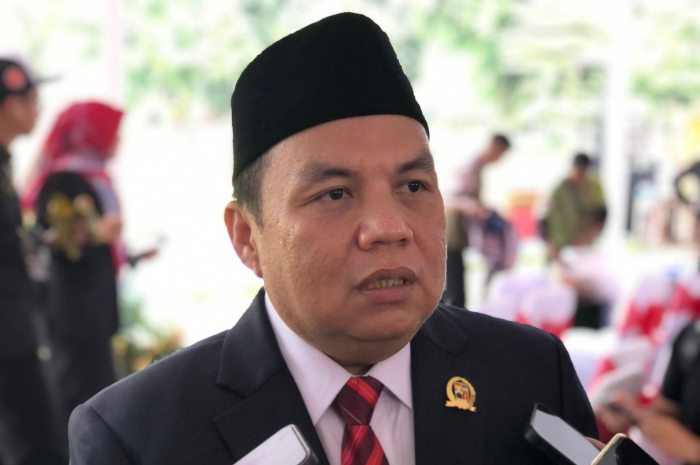 Ketua DPRD Kota Bogor Adityawarman Adil saat memberi keterangan.