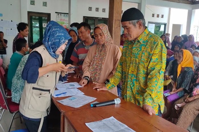 Penyaluran bansos di Desa Kuniran