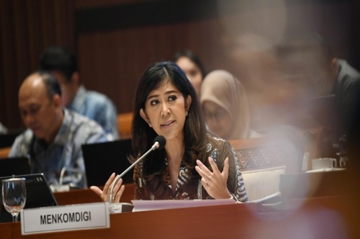 Meutya Hafid dalam rapat kerja dengan DPR.