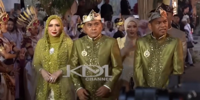 Gubernur Jawa Barat Dedi Mulyadi mengaku sempat melarang acara yang libatkan banyak orang di pernikahan Maula Akbar dan Putri Karlina