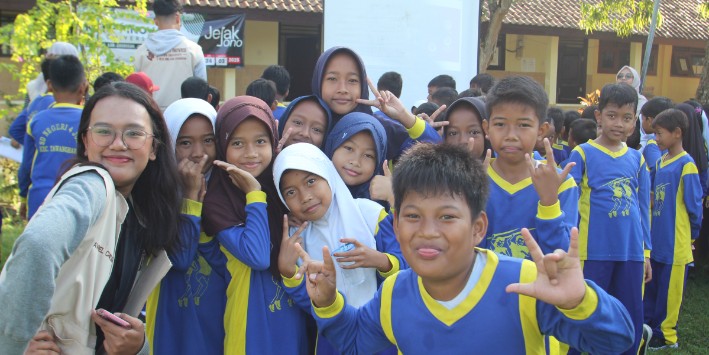 Tim KKN T IPB saat sosialisasi gaya hidup sehat dan bersih
