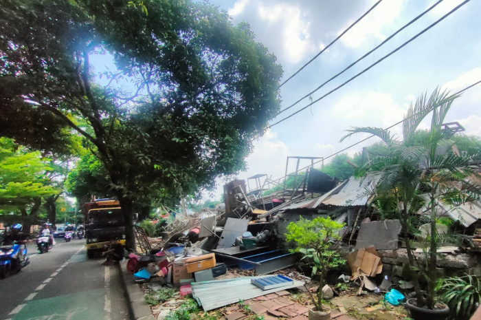Kondisi bangunan liar yang dibongkar Satpol PP Kota Depok di Jalan Juanda.