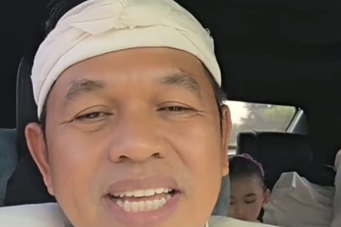 Gubernur Jawa Barat, Dedi Mulyadi, saat mengungkap perihal aneka makanan khas berbagai daerah Jabar ketika resepsi putra sulungnya