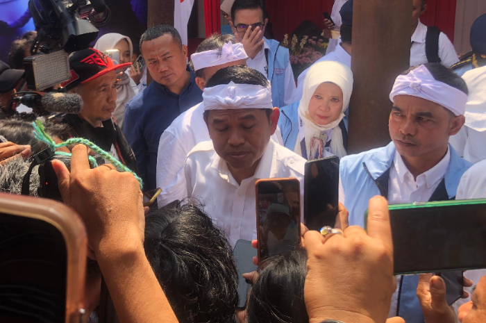 Gubernur Jawa Barat Dedi Mulyadi usai hadir di peluncuran Koperasi Merah Putih di Hambalang, Kabupaten Bogor.