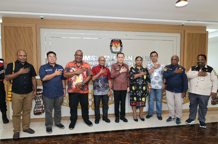 Penjabat (Pj) Gubernur Papua Agus Fatoni  (kelima dari kanan)